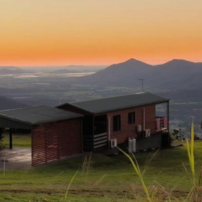 Mountain Edge Escape Eungella